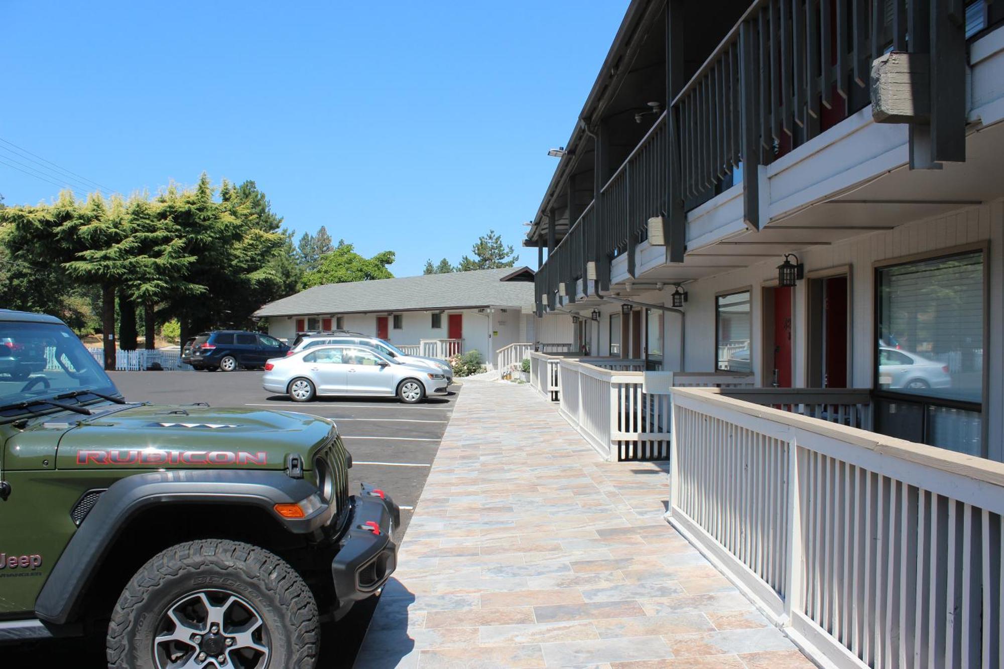 Cedarwood Inn Of Ashland Exteriör bild